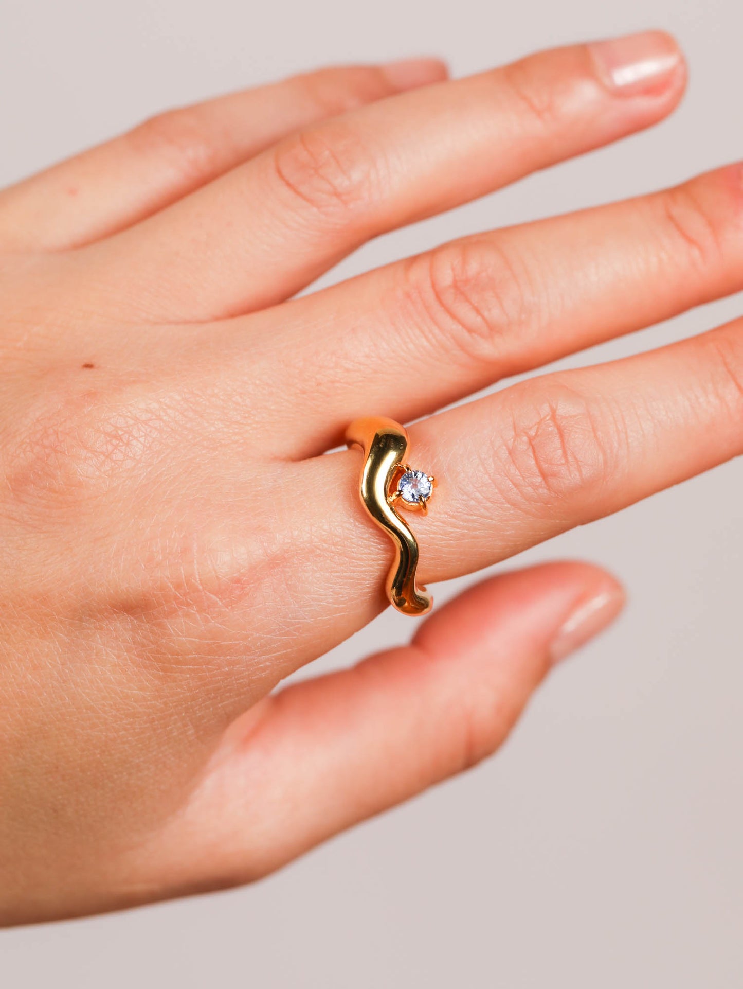 Wave Ring Gold with single Sapphire Stone # 4 | Size 6.5