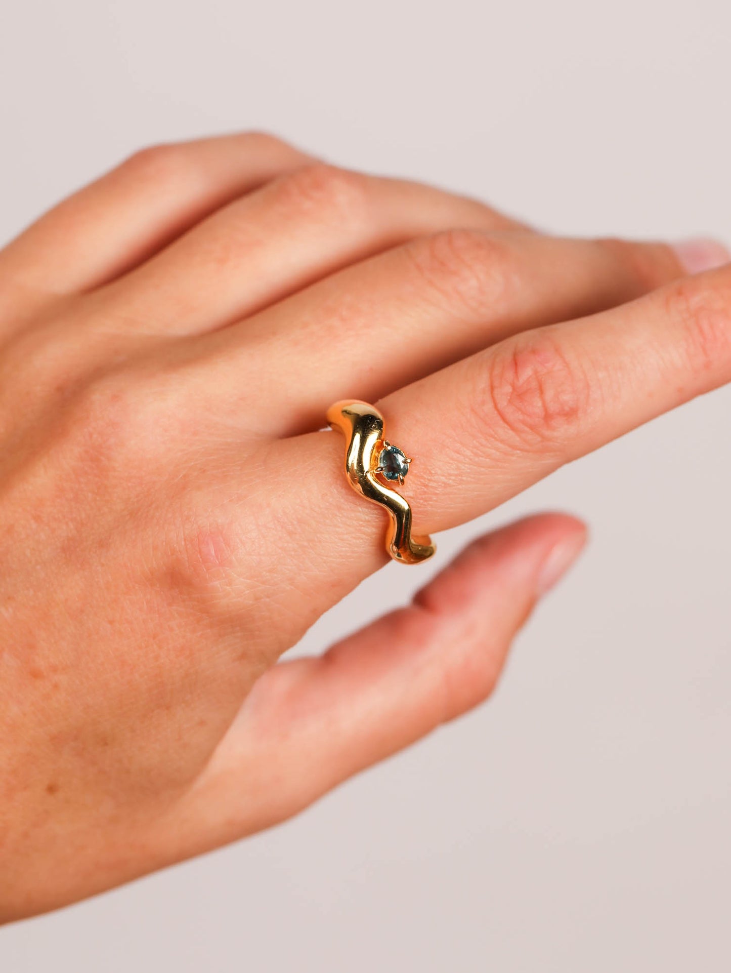 Wave Ring Gold with single Sapphire Stone # 1 | Size 6